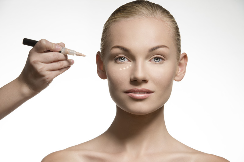 How to apply a concealer the right way